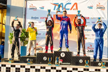 podio-campeoes-taca-anjos-amika-kart-capa